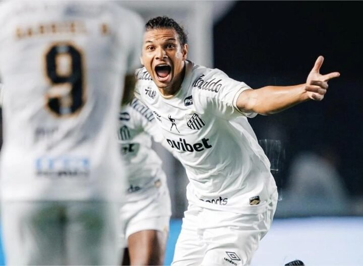 Santos vence Atlético e abre vantagem nas quartas da Sul-Americana