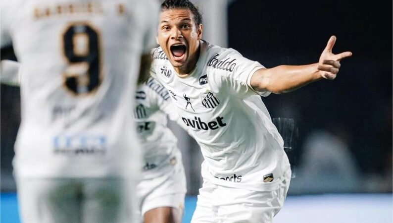 Santos vence Atlético e abre vantagem nas quartas da Sul-Americana