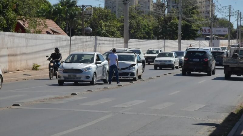 Leis estaduais de trânsito em Mato Grosso definem regras de segurança para motoristas, ciclistas e pedestres