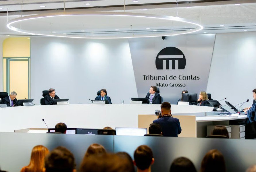 Conselheiros propõem tirar de Sérgio Ricardo poder de escolher ouvidor e supervisor da Escola de Contas