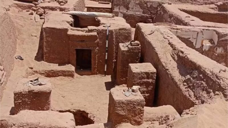 “Escute, pai”: o que diz poema encontrado em antiga tumba de 1,7 mil anos