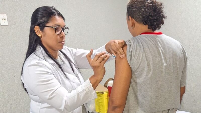 Vacinação contra influenza é levada a trabalhadores de empresa em Várzea Grande