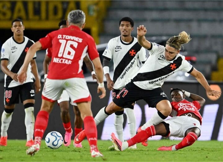 Vasco empata com o Santa Fe. Tudo em aberto nas quartas da Sula