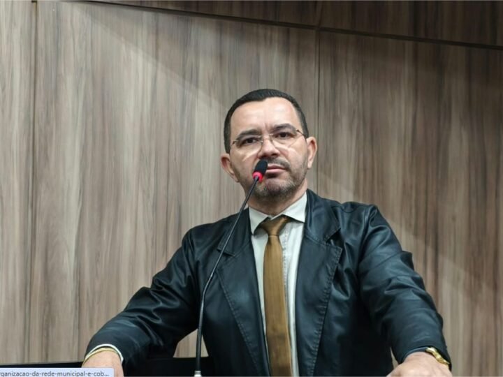 Alessandro Moreira contesta novamente reorganização da rede municipal e cobra alternativa para alunos do Grande Cristo Rei