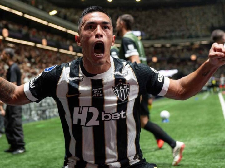 Delfim defende três pênaltis do Santos, e Galo está na semifinal da Sula
