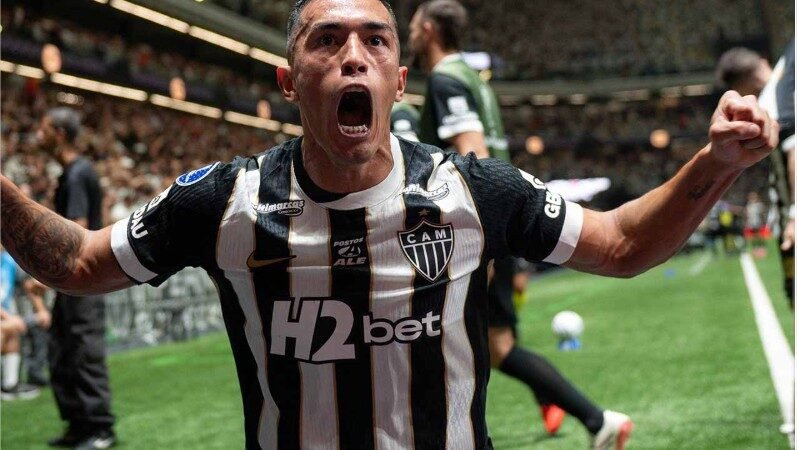 Delfim defende três pênaltis do Santos, e Galo está na semifinal da Sula