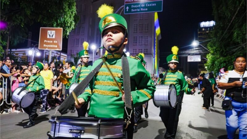 Novo horário conquista o público e leva 20 mil pessoas ao desfile de 7 de Setembro