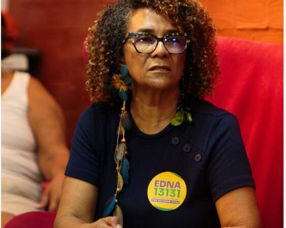 Campanha de Edna Sampaio inova com adesivaço sustentável