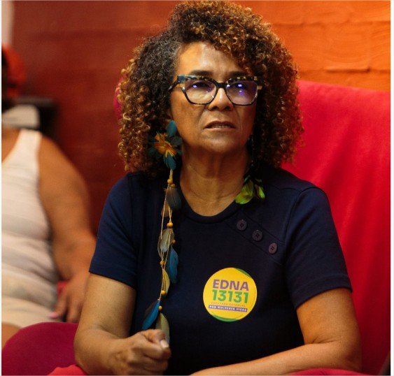 Campanha de Edna Sampaio inova com adesivaço sustentável