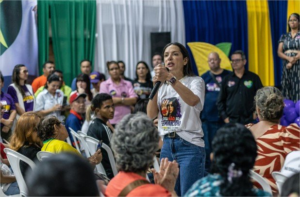 Janaina reforça compromisso com educação e o movimento comunitário: “Vou representar vocês no Senado”