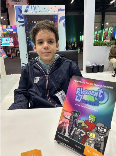 Aos 12 anos, aluno do Colégio Maxi transforma paixão pela ciência em livro e chega à Bienal de São Paulo