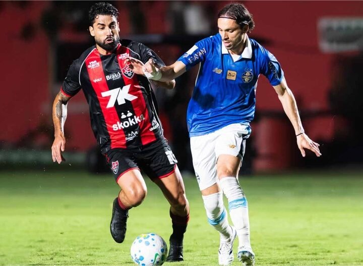 Grêmio é derrotado pelo Vitória e segue sem vencer fora no Brasileirão