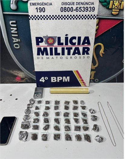 Polícia Militar apreende 139 porções de drogas e prende três homens por tráfico de drogas