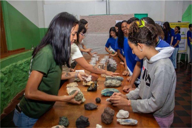 Estudantes conhecem do ouro à revolução tecnológica em projeto idealizado por Max Russi