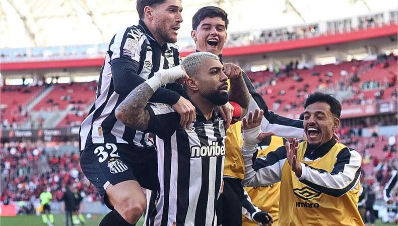 Gabigol faz dois, e Santos bate o Internacional no Beira-Rio