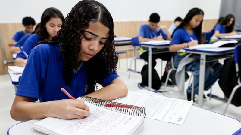 Movimenta Enem reforça orientações e incentivo à participação de estudantes da Rede Estadual no exame