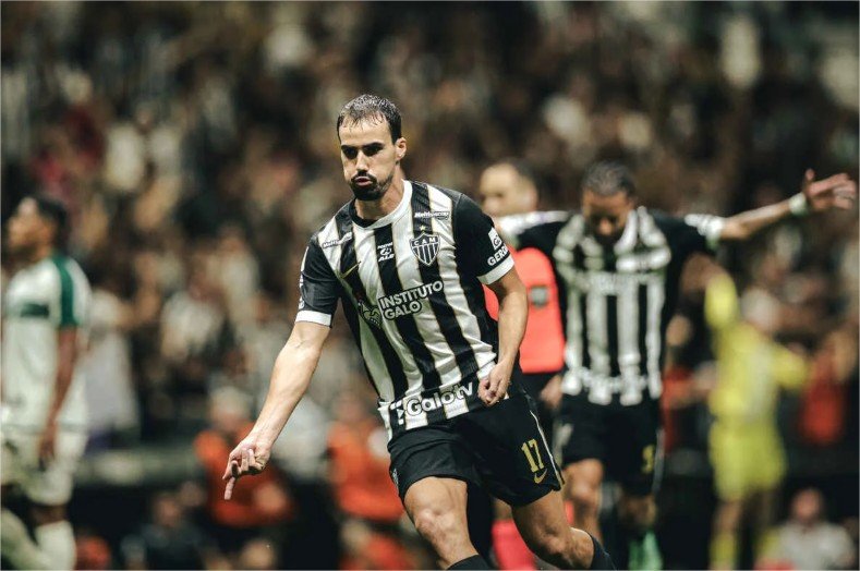 Na pressão, Galo vence o Coritiba e pula para o quinto lugar