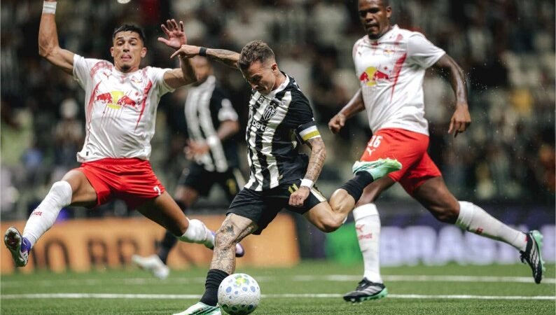 Em noite inspirada de Delfim, Atlético vence o Bragantino na Arena MRV