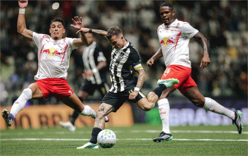 Em noite inspirada de Delfim, Atlético vence o Bragantino na Arena MRV