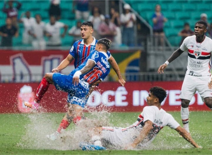 Bahia vence o São Paulo, em Salvador, e cola no G6 do Brasileirão