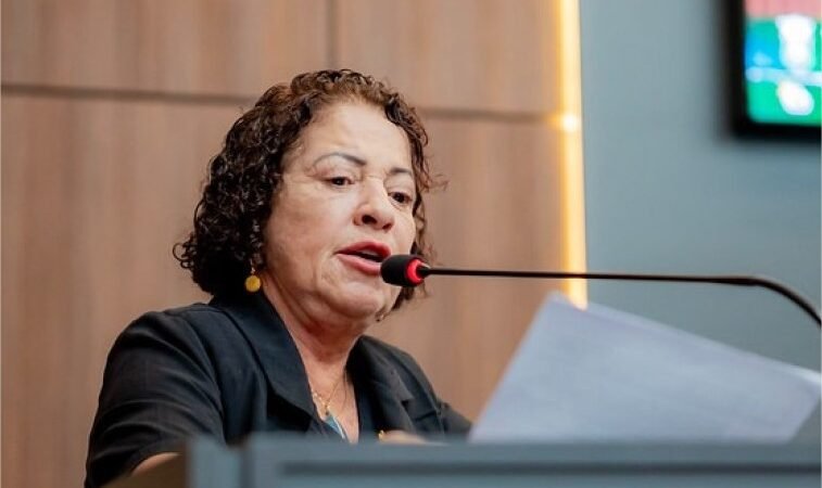 Baixinha Giraldelli destaca importância dos professores na formação dos estudantes
