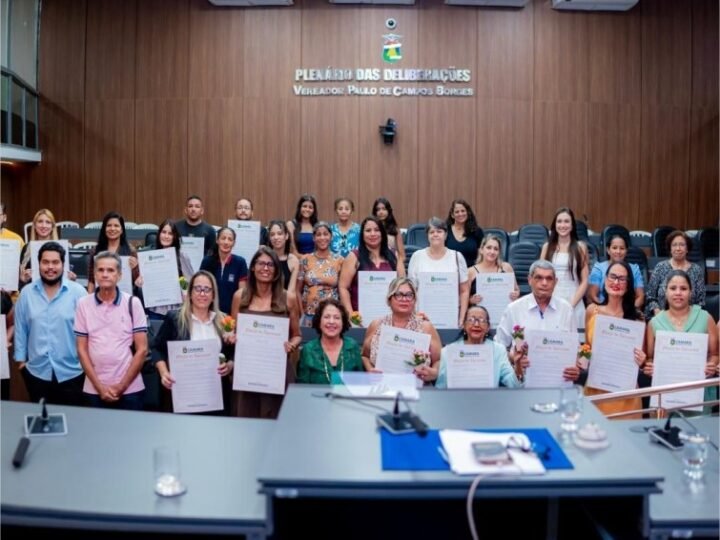 Baixinha homenageia servidores da Santa Casa e destaca importância do trabalho na saúde
