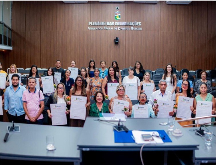 Baixinha homenageia servidores da Santa Casa e destaca importância do trabalho na saúde