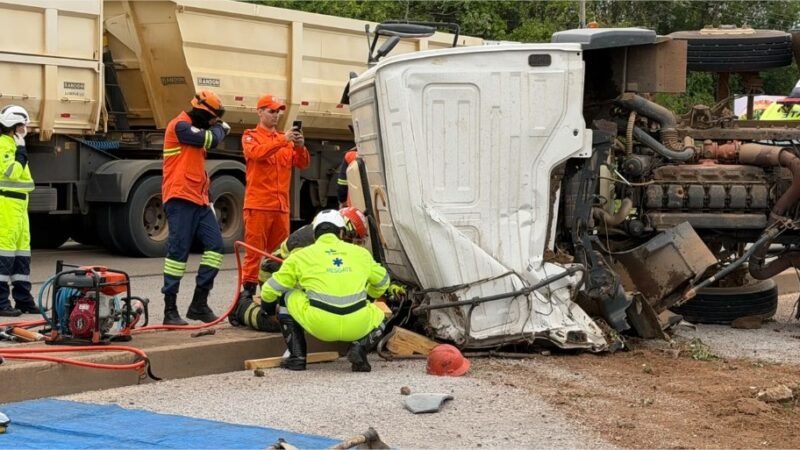 Tombamento de carreta deixa uma pessoa morta e interdita pista da BR-163 em Sorriso (VÍDEO)
