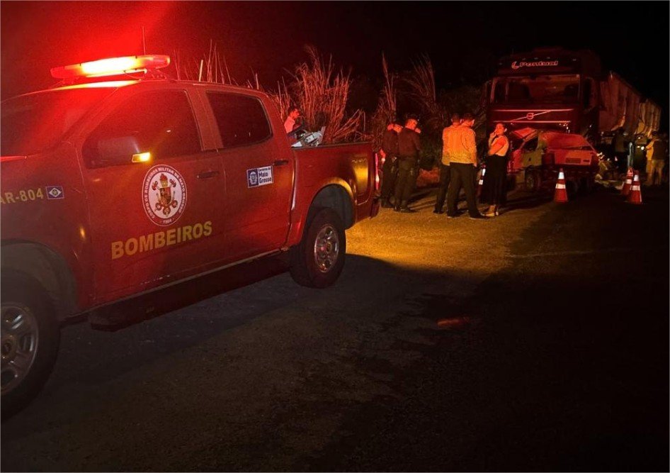 Corpo de Bombeiros resgata cinco corpos presos às ferragens após acidente na MT-140