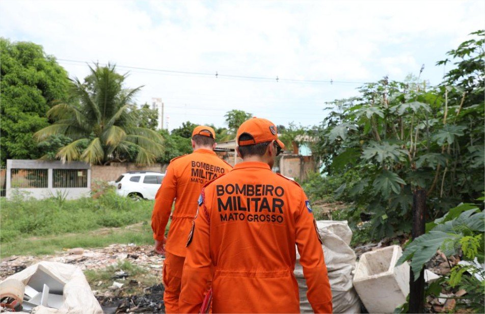 Corpo de Bombeiros identifica irregularidades e risco de incêndio em sucatões durante operação