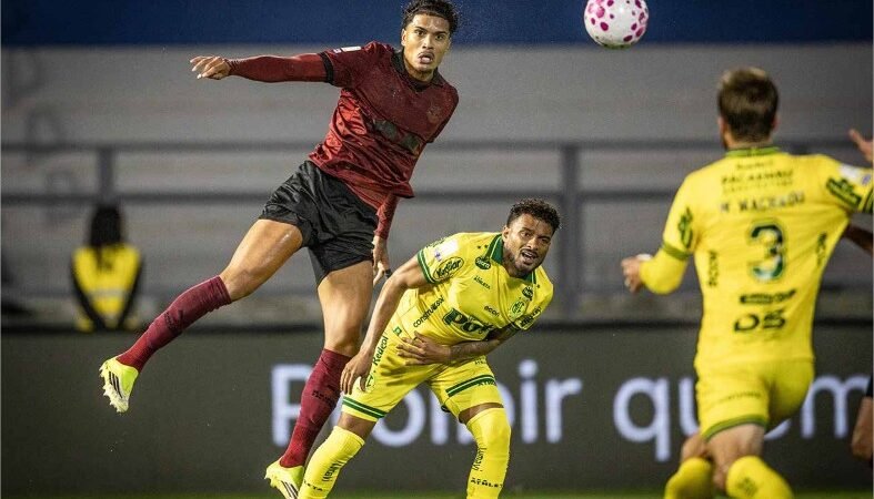 Bragantino, com um a mais, cede o empate ao Mirassol