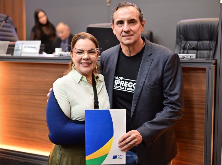 A convite de Paula Calil, presidente da CDL Cuiabá apresenta demandas sobre alvarás; projeto é aprovado na Câmara