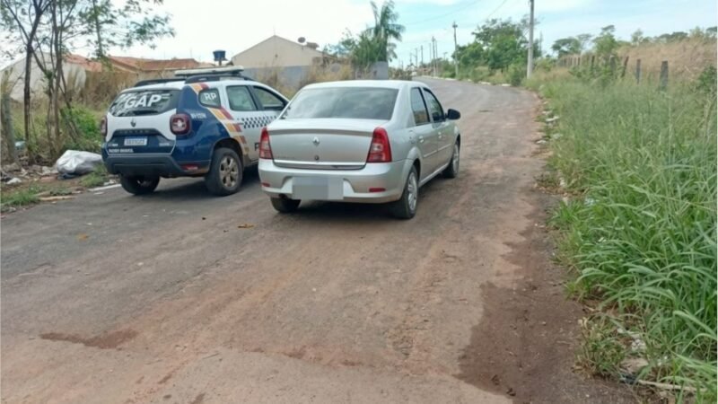 Polícia Militar recupera carro roubado e conduz cinco suspeitos em Cuiabá