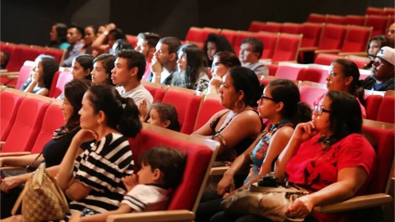 Lei aprovada pela ALMT garante sessões de cinema adaptadas para crianças com autismo