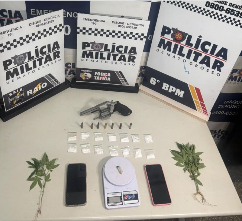 PM prende duas mulheres com revólver, pés de maconha e porções de cocaína