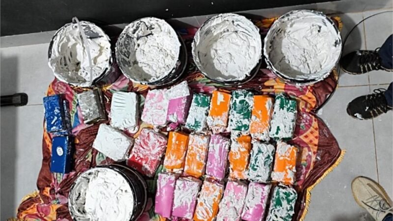 Polícia Civil prende casal e apreende 44 tabletes de drogas escondidas em baldes de argamassa