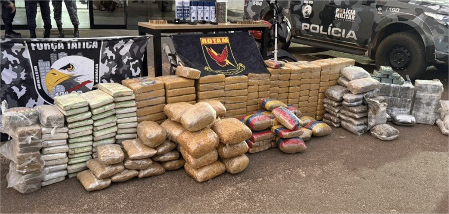 Polícia encontra ‘casas-cofre’ com 385 tabletes de drogas, armas e motos ligadas a homicídios em MT