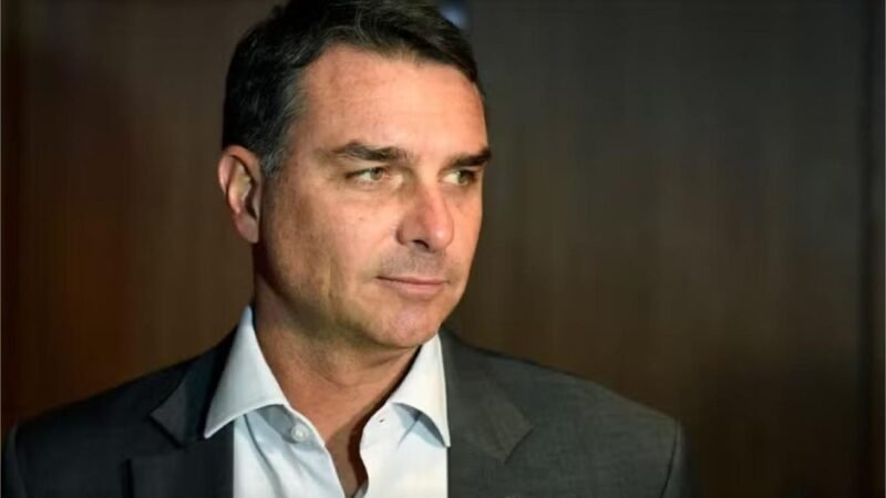 ‘Vou aceitar o desafio de abrir o sigilo e vou levar aos últimos efeitos’; diz Flávio