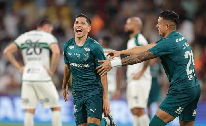 Em noite de Savarino, Fluminense bate Coritiba e assume terceiro lugar