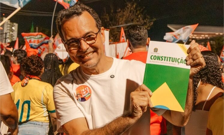 Lúdio projeta virada de Lula contra Bolsonaro em ato com 5 mil pessoas em Cuiabá