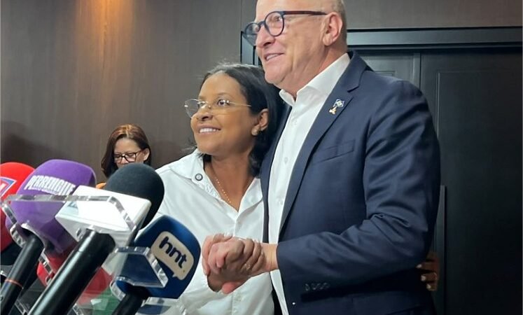 Pivetta nomeia vice-governadora eleita Gisela Simona para cargo na Casa Civil