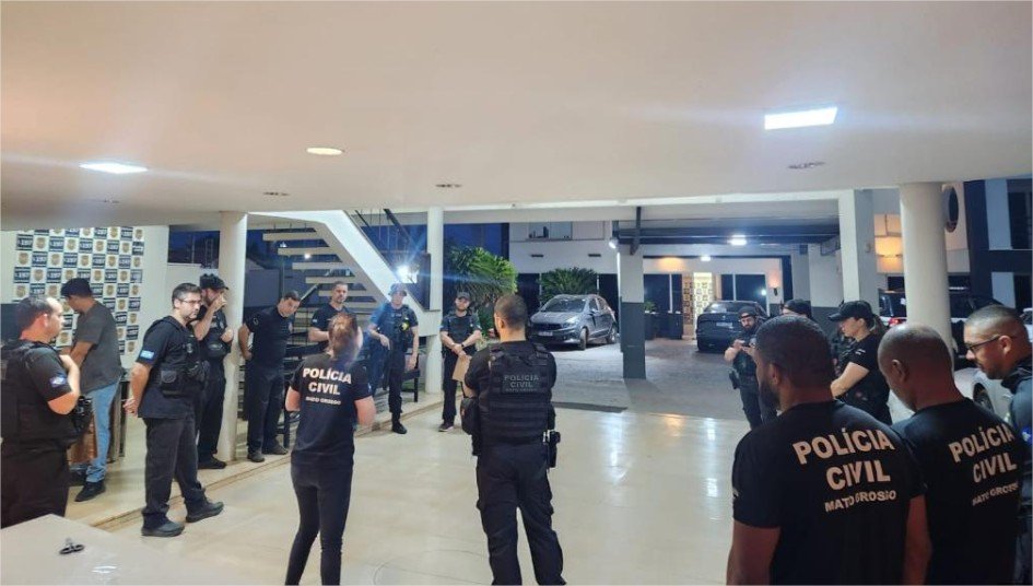 Polícia Civil desarticula célula de facção criminosa que promovia treinamento armado para membros em MT