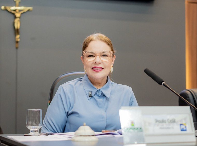 Paula Calil parabeniza agentes de saúde por conquista da aposentadoria especial