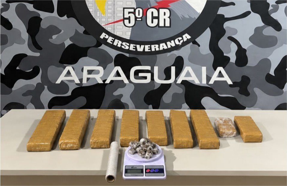 Força Tática prende mulher e apreende dois adolescentes com tabletes de maconha