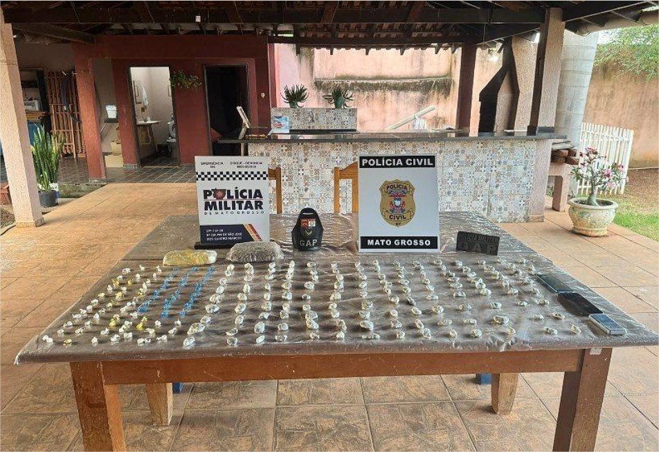 Polícias Civil e Militar prendem dois jovens e apreendem drogas em São José dos Quatro Marcos