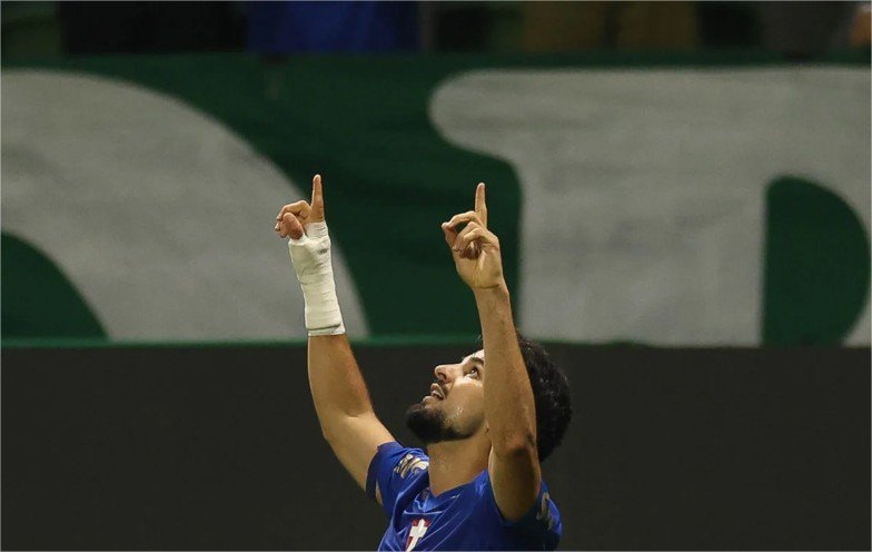 Palmeiras vence o Bahia e cola no Flamengo na disputa pelo título