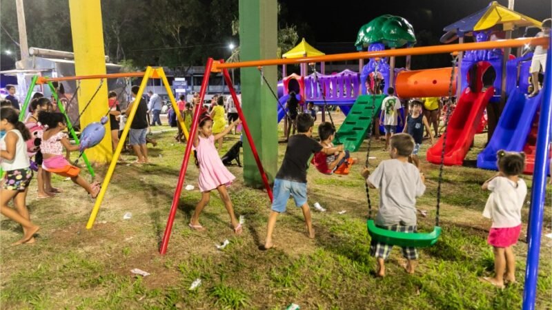Prefeitura entrega parquinho no Pedra 90 e famílias celebram espaço gratuito de lazer