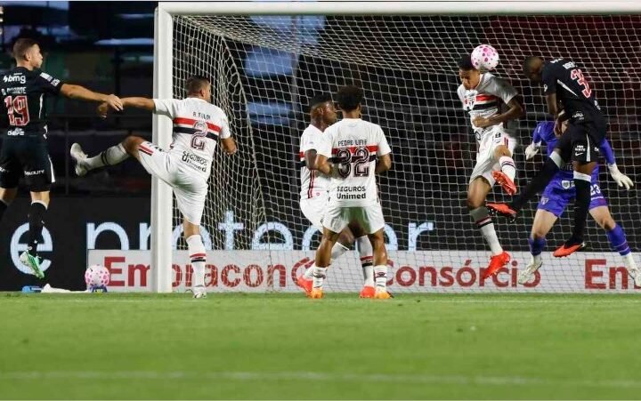 Artur celebra gol da vitória do São Paulo: “Saiu na hora certa”