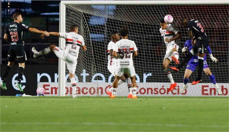 Artur celebra gol da vitória do São Paulo: “Saiu na hora certa”