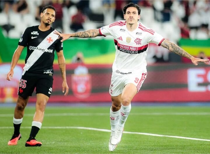 Pedro desencanta, Lino brilha e líder Flamengo goleia o Vasco